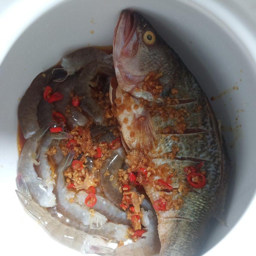 鲜虾鲈鱼煲(鲜掉眉毛)