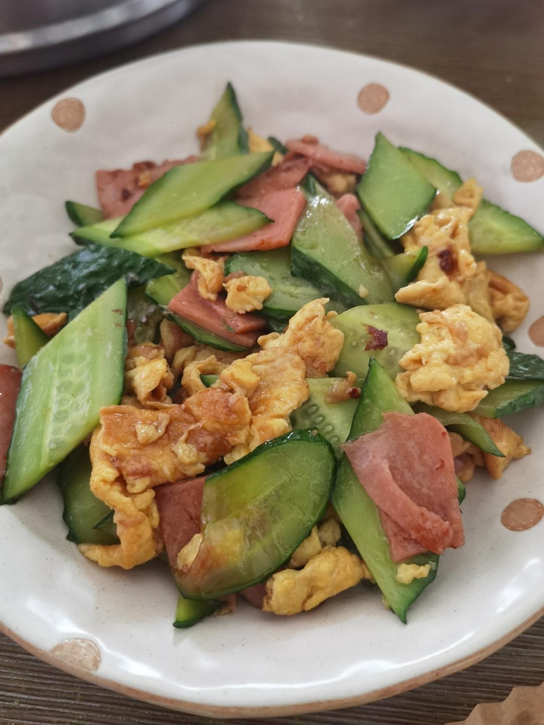 五分钟下饭菜黄瓜火腿炒鸡蛋