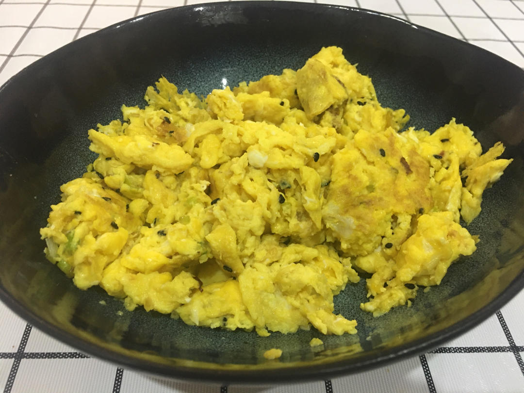 《朱朱私房菜》葱花炒鸡蛋