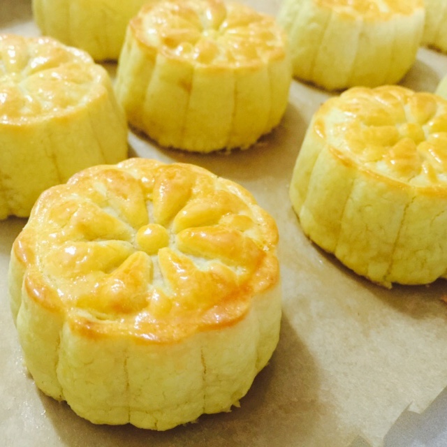 酥皮奶黄月饼