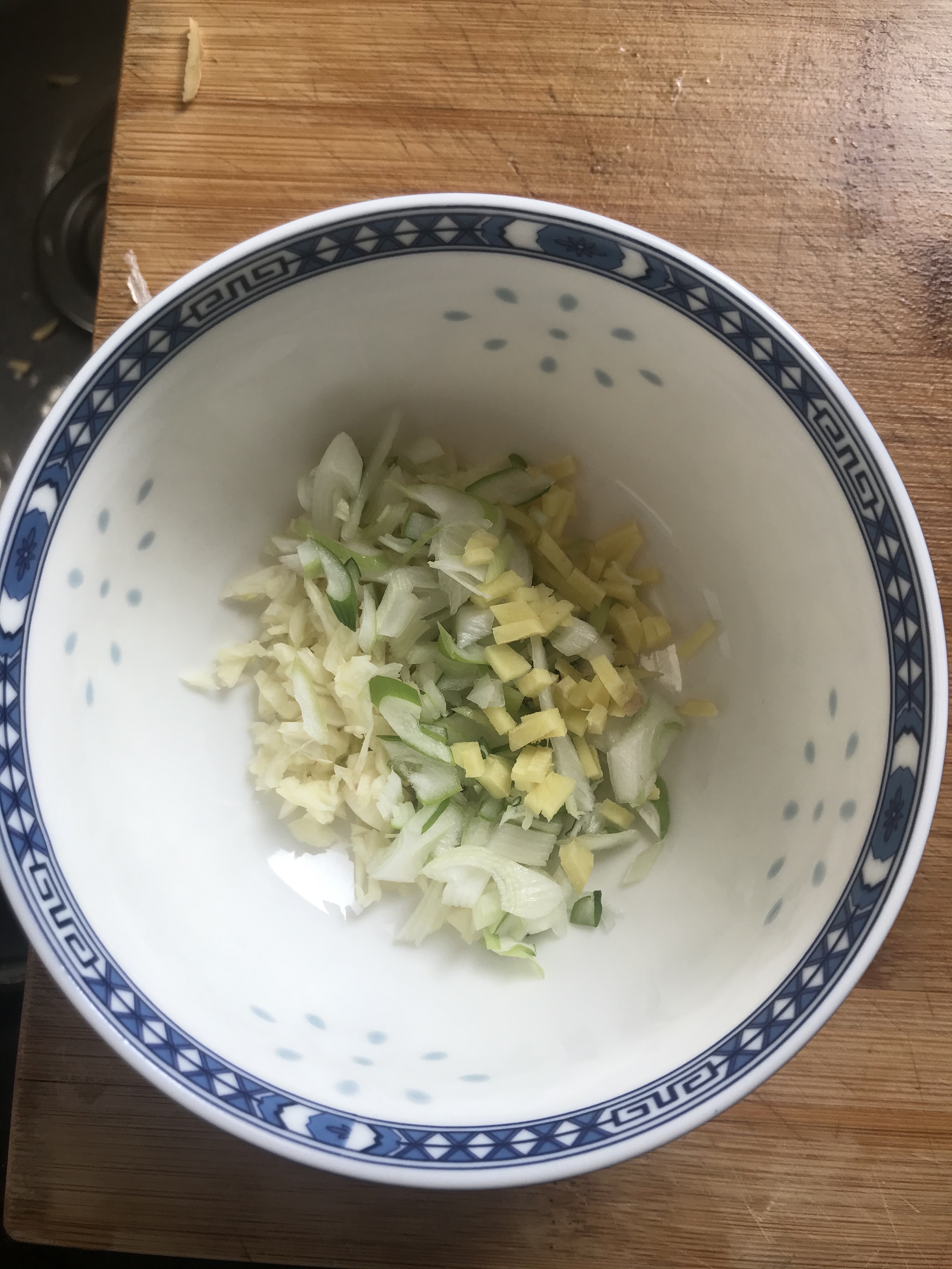 砂锅白菜炖虾的做法 步骤6