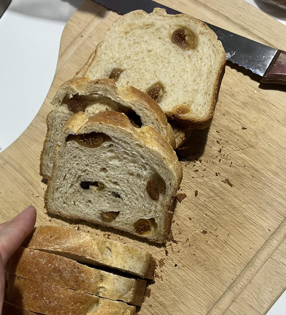 无花果黑麦吐司