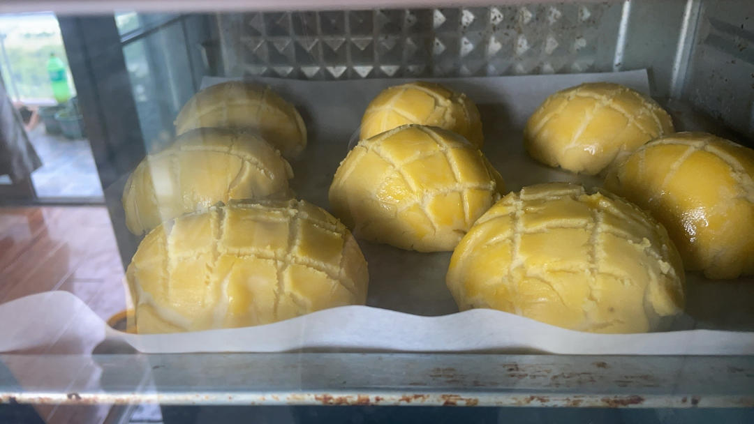 好吃到炸裂的港式菠萝包（附带制作酥皮的小视频）