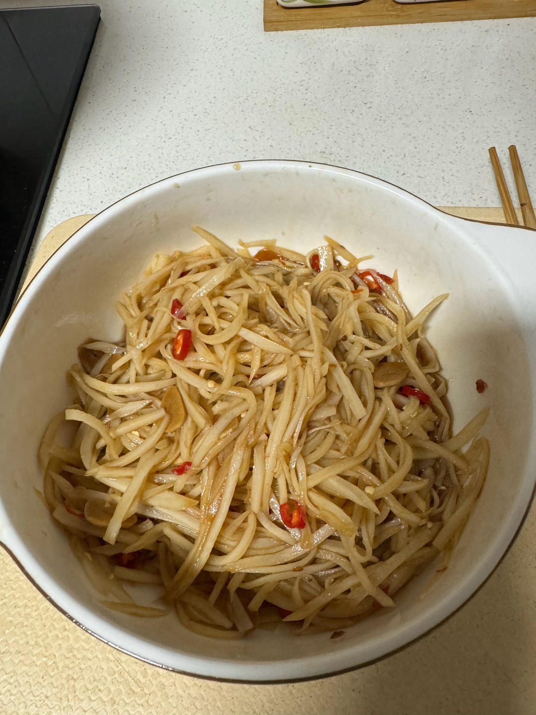 我妈的拿手菜！！炝拌藕丝！酸辣脆爽！