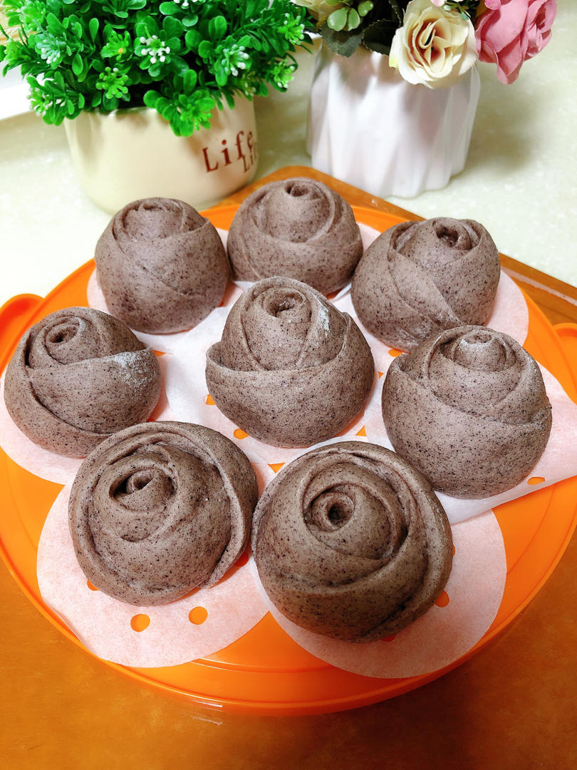 一次性发酵的黑米玫瑰花馒头