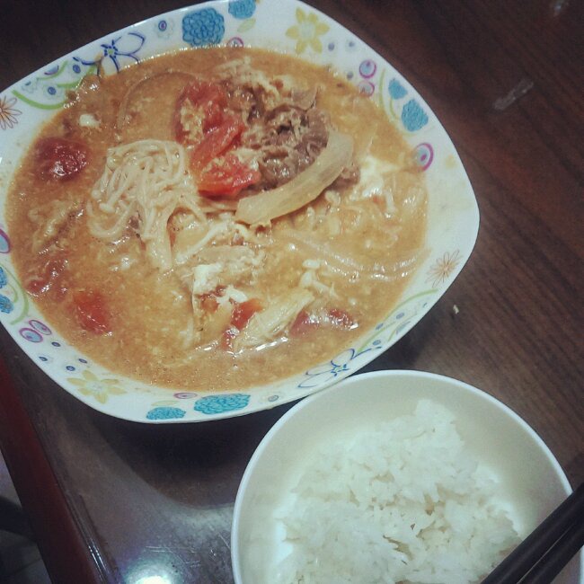 金针菇肥牛番茄锅