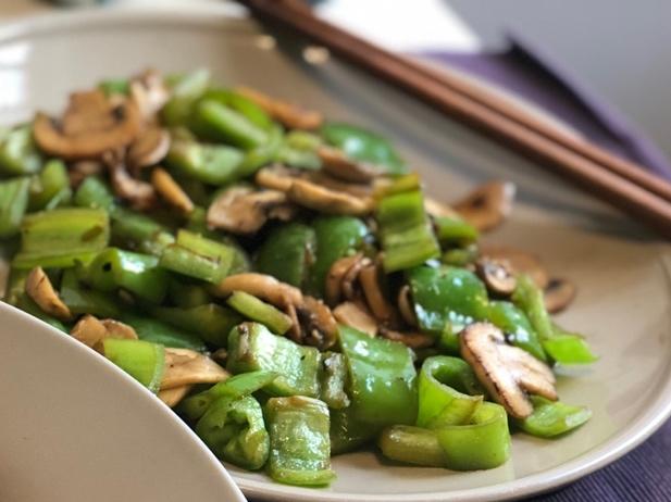 小炒青椒口蘑