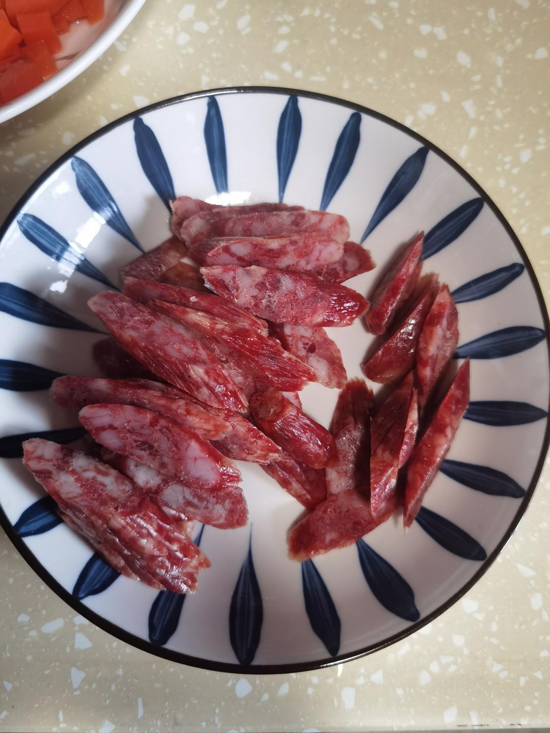 广式腊味煲仔饭（腊肠电饭锅版）