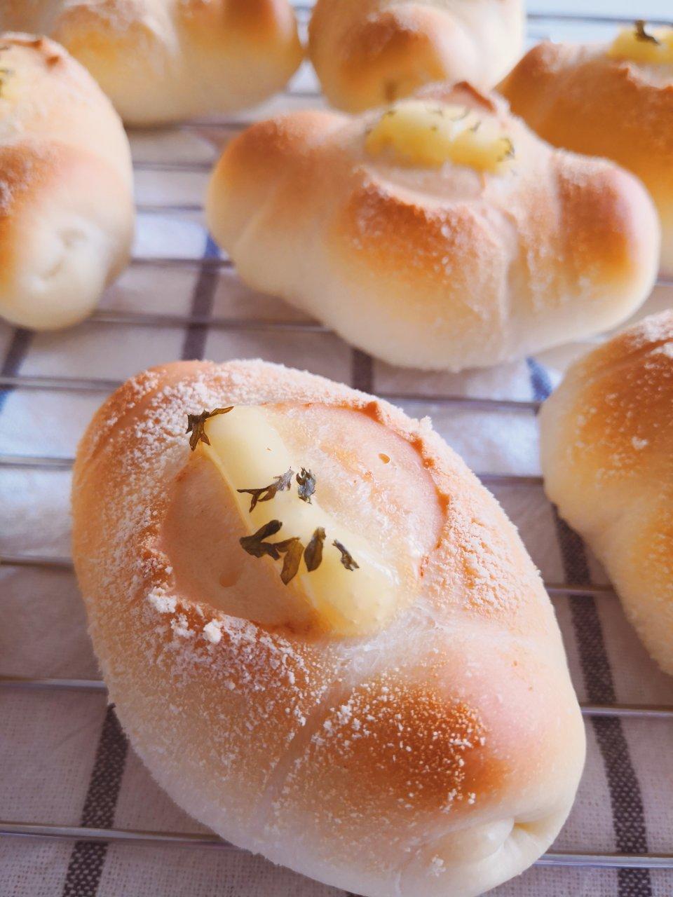 可爱哒小胖砸‼️葱香芝士火腿面包🥯