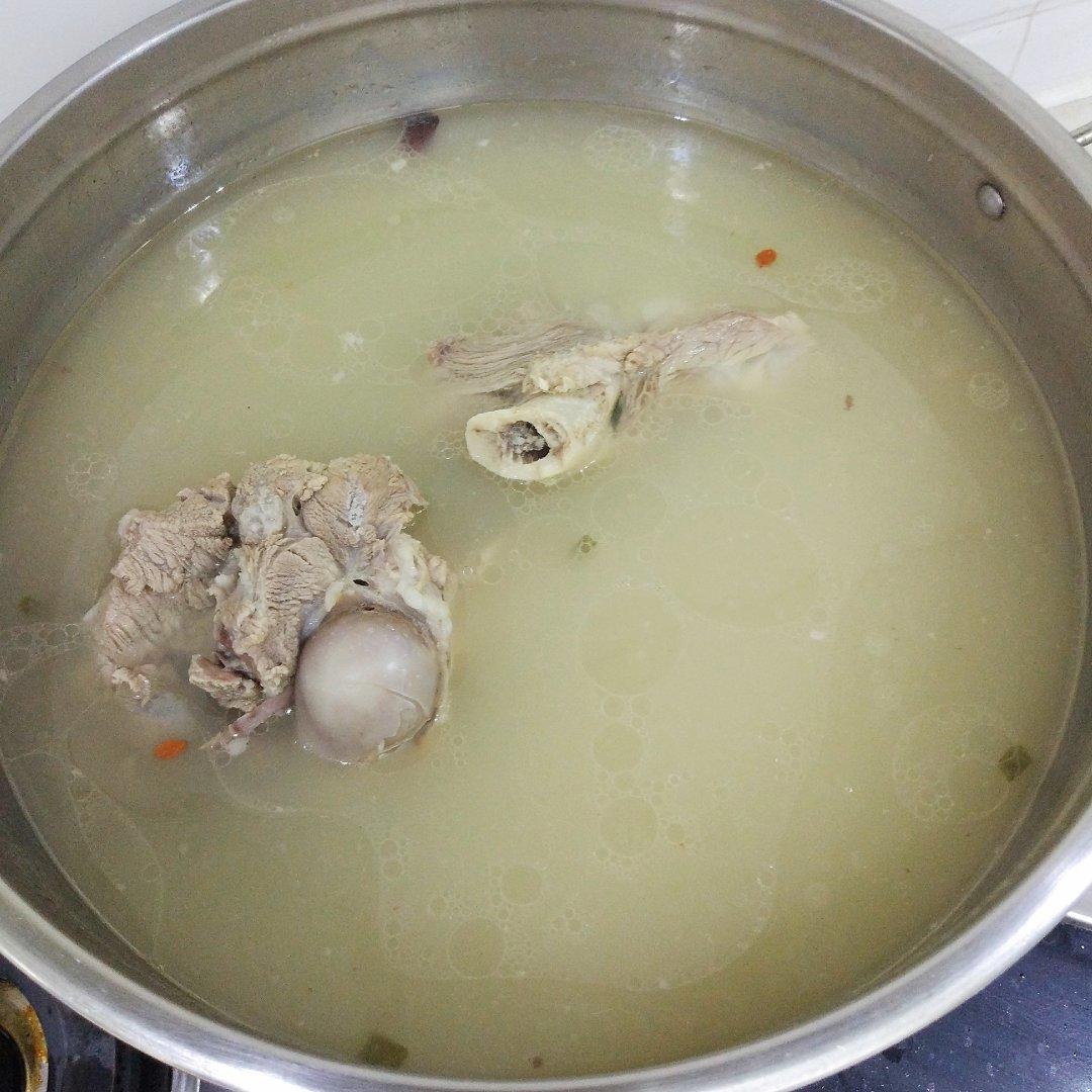 向日葵小小班1995做的大骨汤