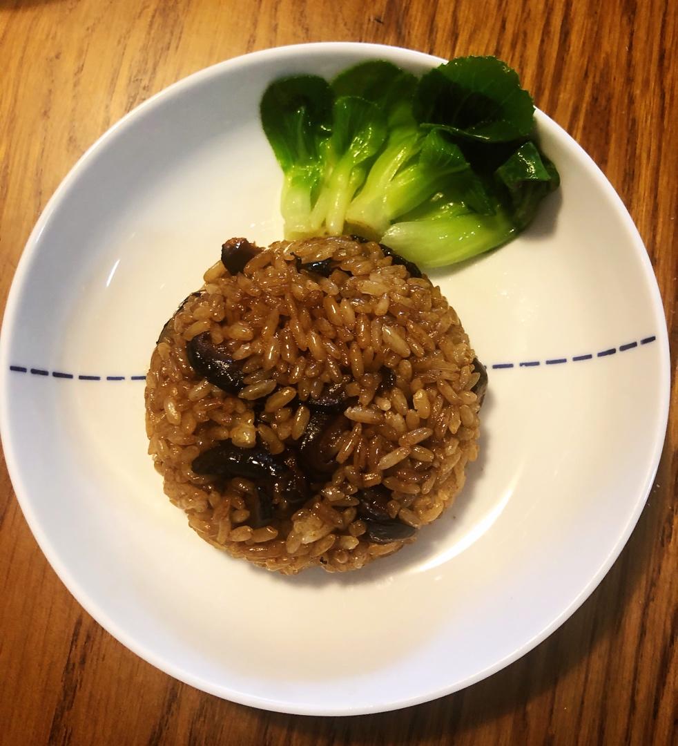 香菇酱油炒饭5分钟上桌超级好吃