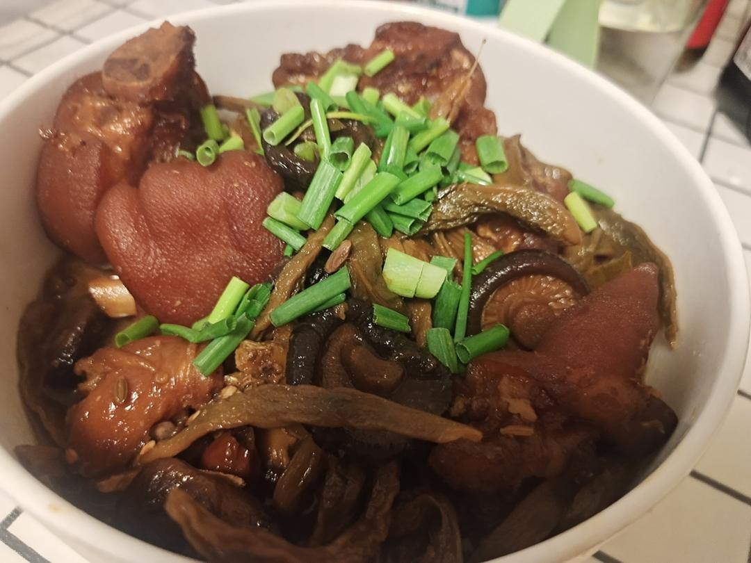 美味的家常菜：红烧猪蹄