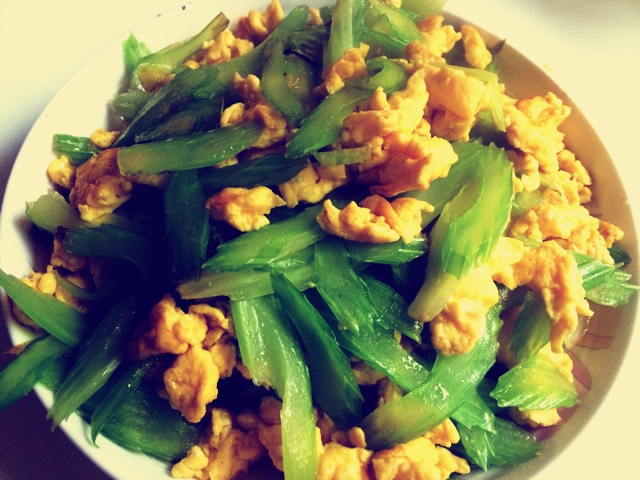 芹菜炒鸡蛋