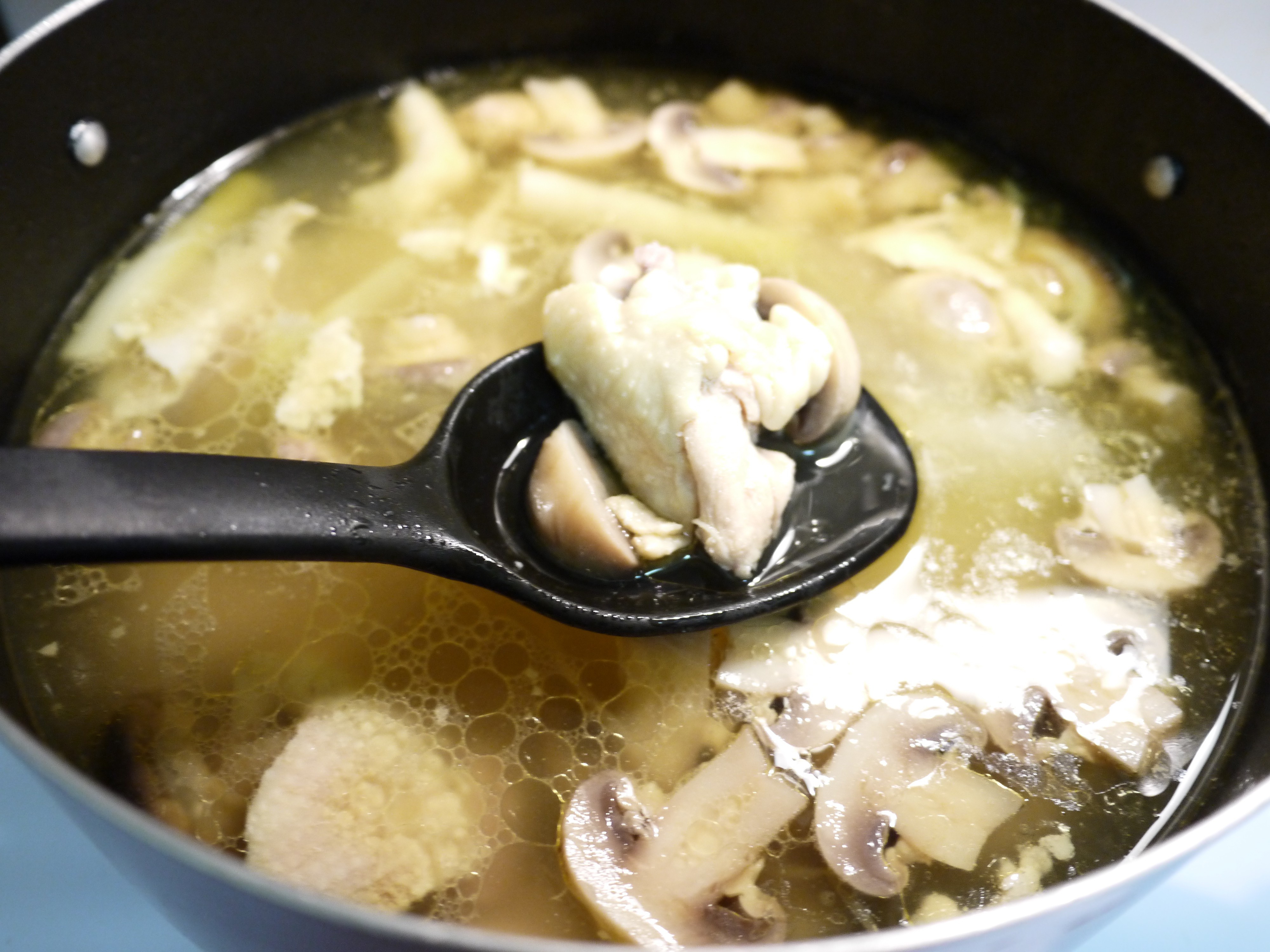 香菇炖鸡汤