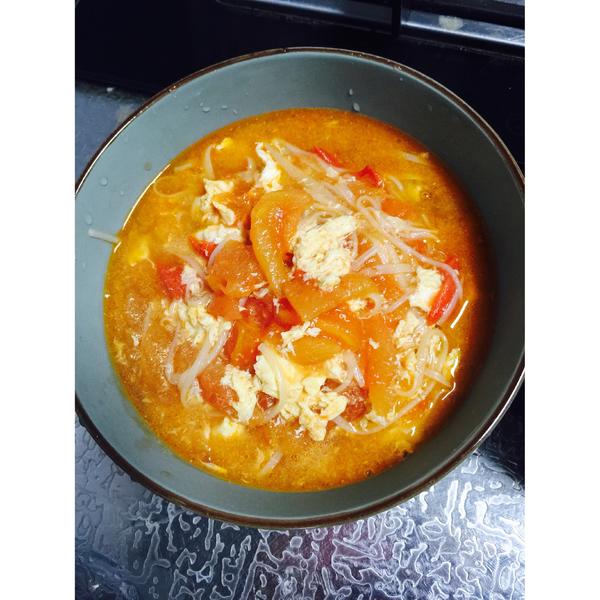 西红柿鸡蛋热汤面