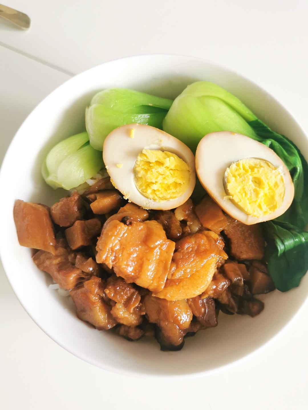 洋葱酥卤肉饭