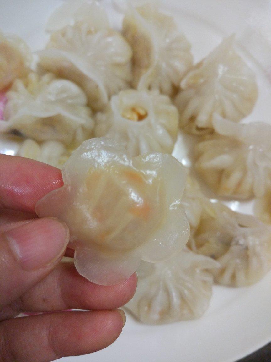 晶莹剔透的爱心花样水晶虾饺