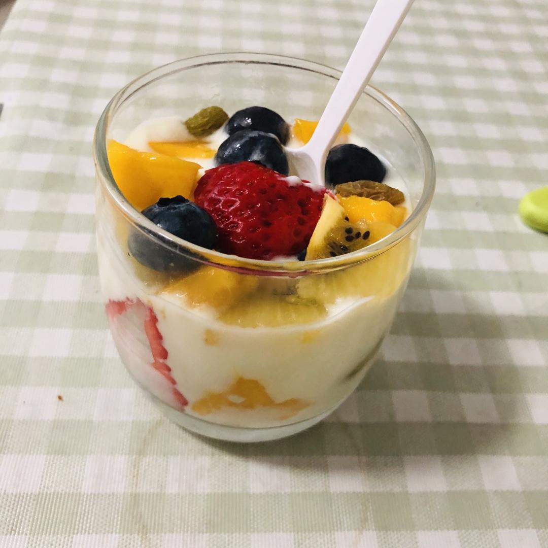 燕麦酸奶水果杯