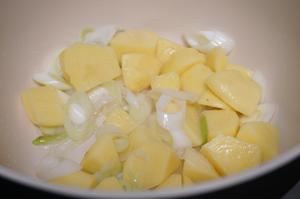 韩式辣白菜牛尾汤的做法 步骤7