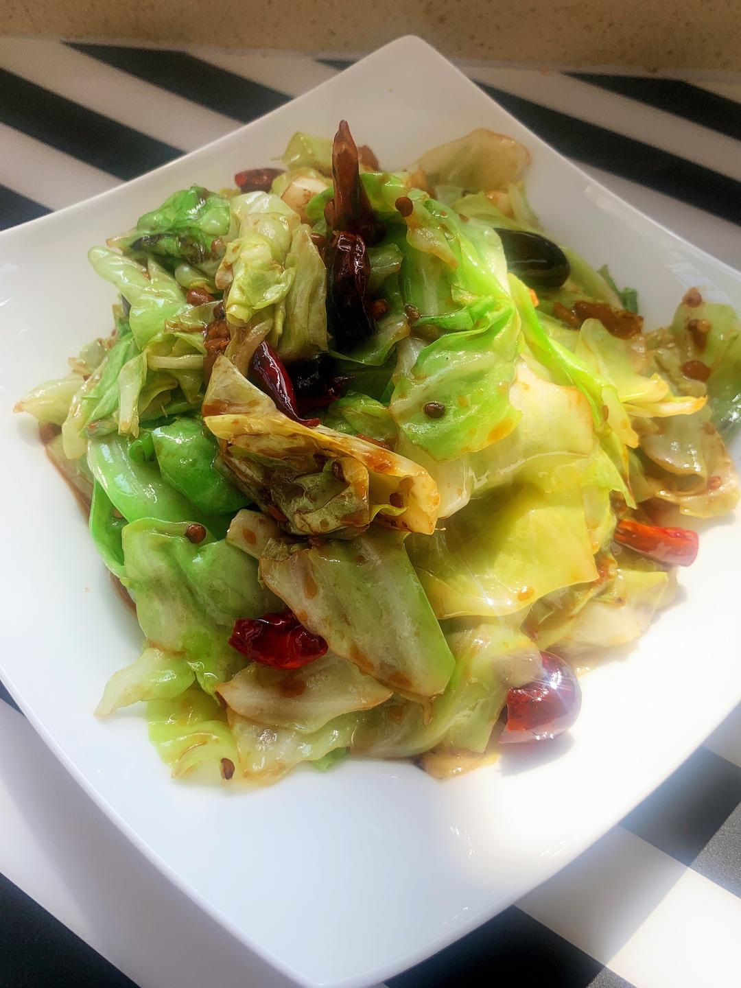 简单下饭的酱爆圆白菜的做法