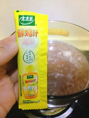 高压锅版莲藕排骨花生汤的做法 步骤3