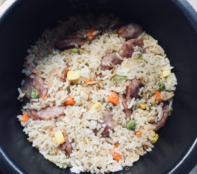 香菇腊肠土豆焖饭