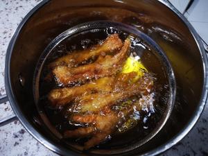 超详细的粤式豆豉蒸凤爪的做法 步骤3