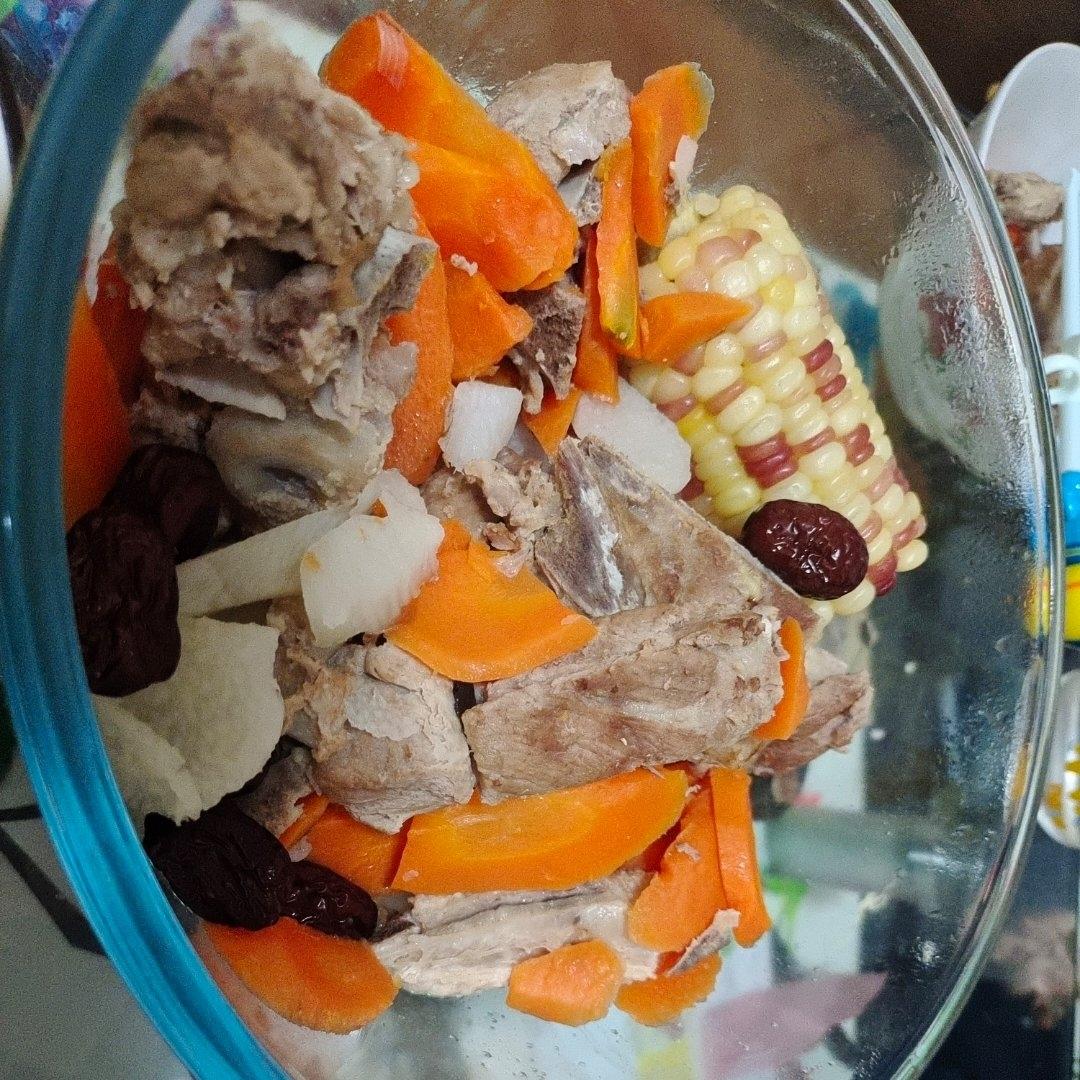 连吃三碗的玉米山药排骨汤