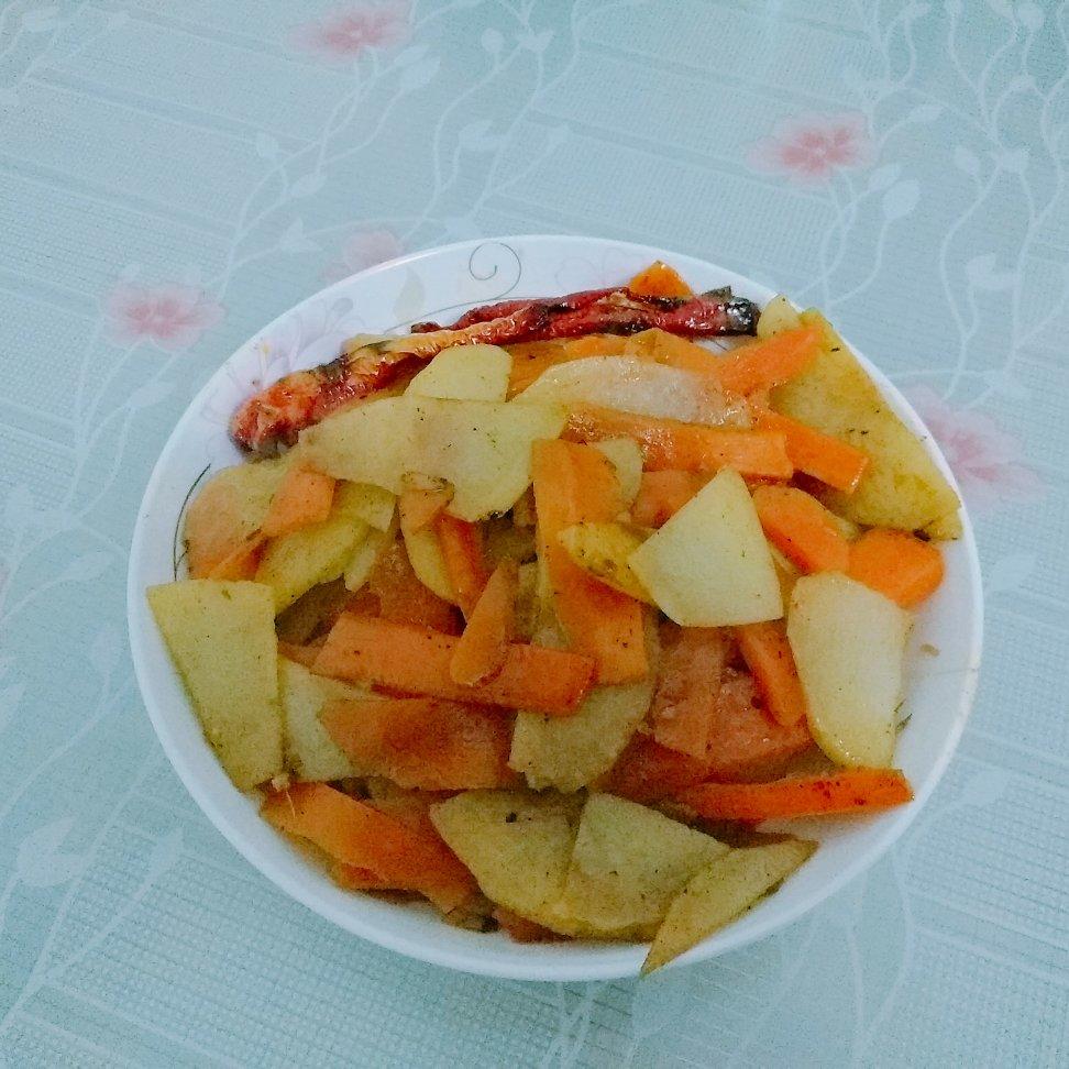 青椒炒土豆胡萝卜片