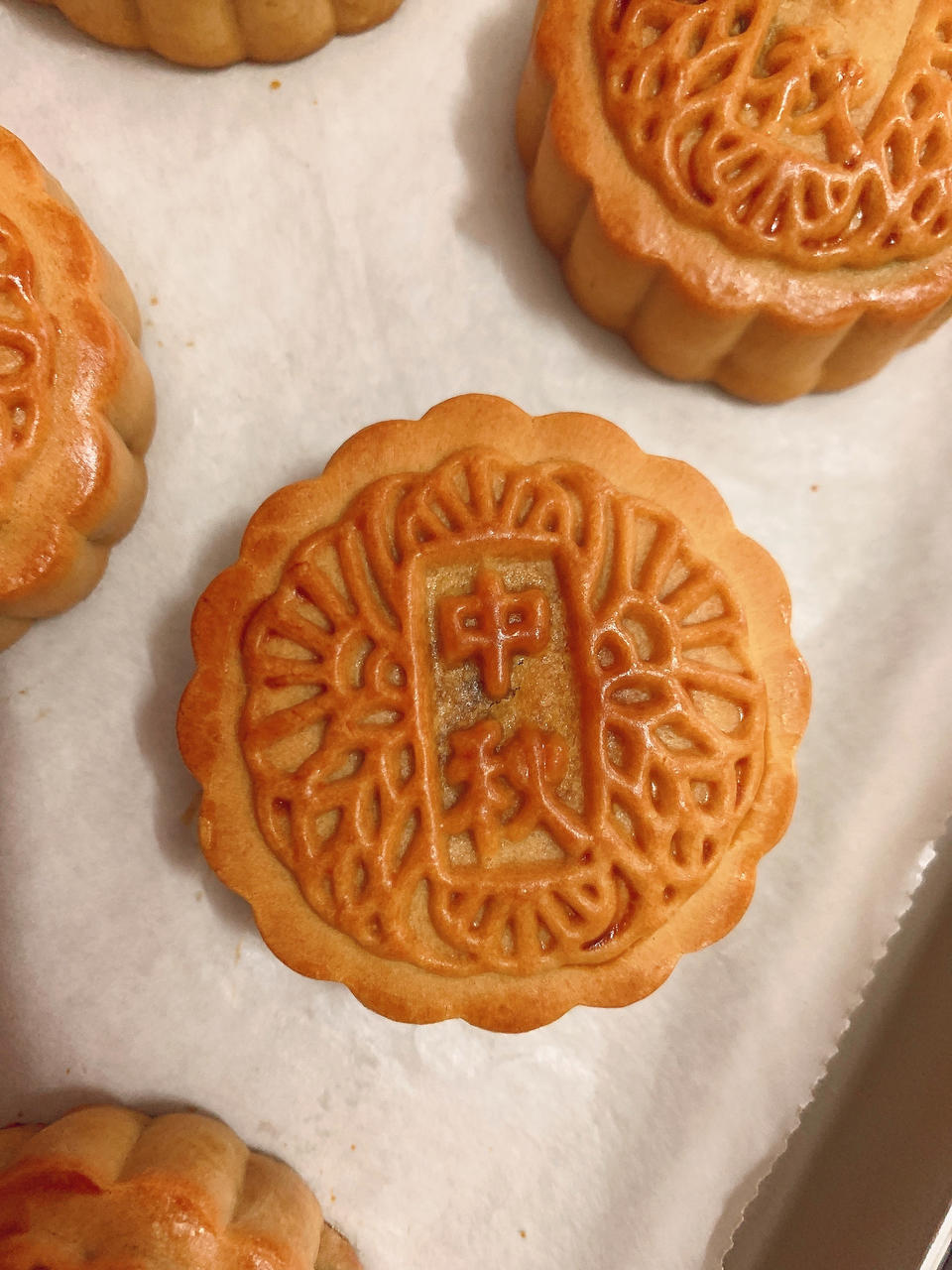 广式月饼—蛋黄莲蓉月饼