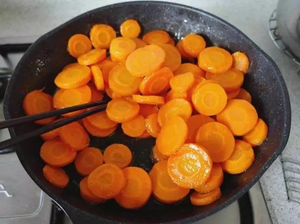 烤胡萝卜干的做法 步骤3