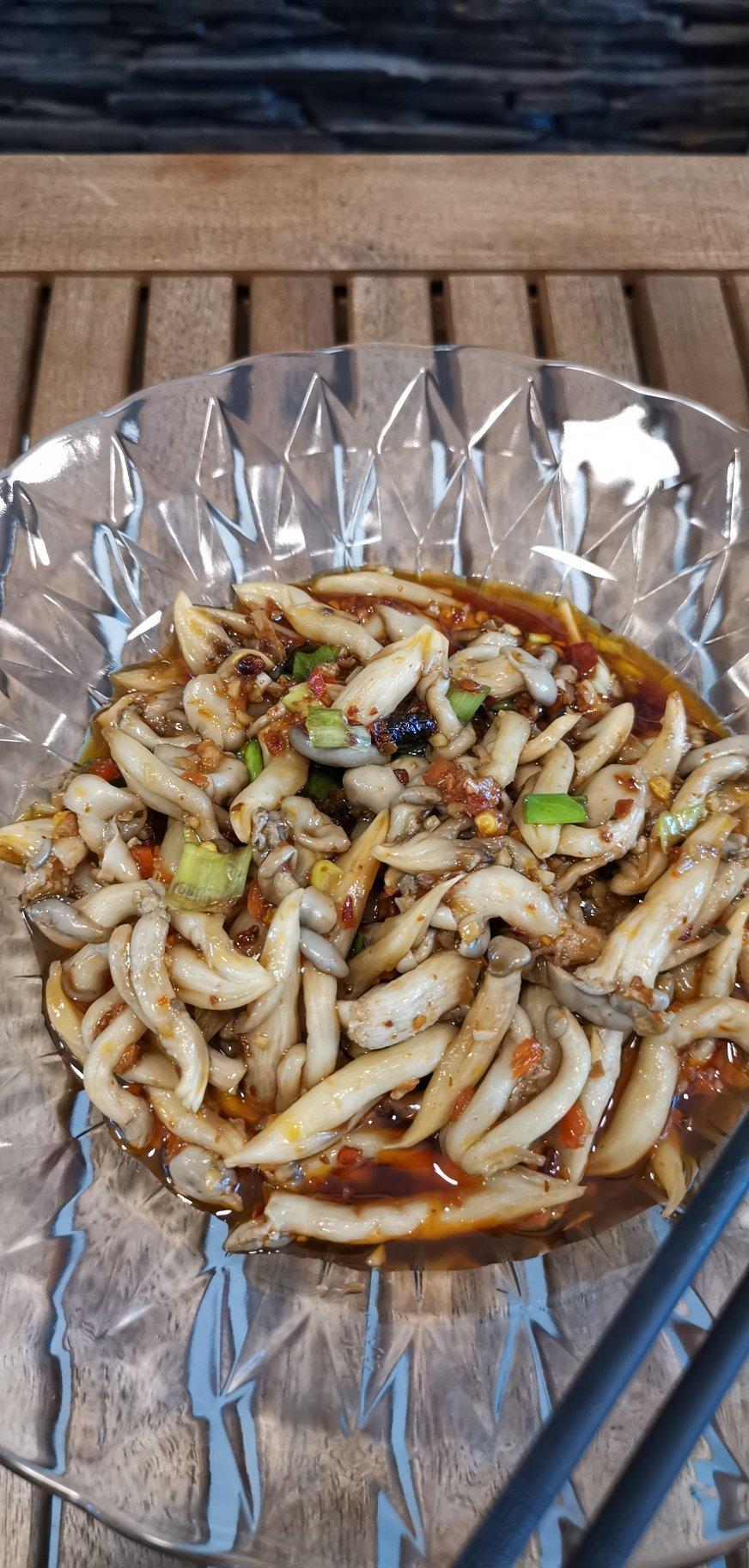 比肉还好吃的【手撕凉拌杏鲍菇】，上桌扫光光