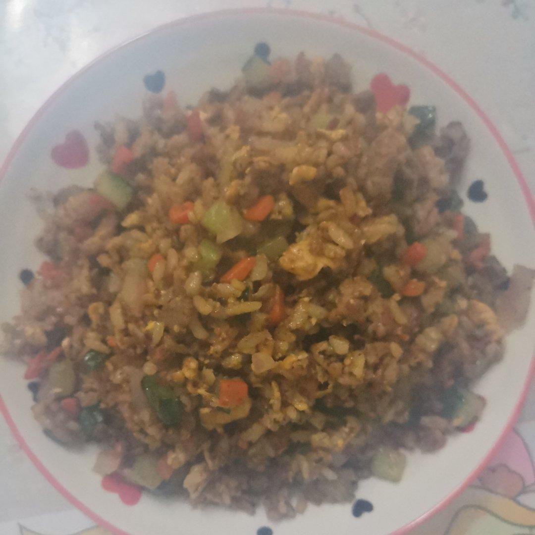 减肥也能吃的牛肉炒饭😍