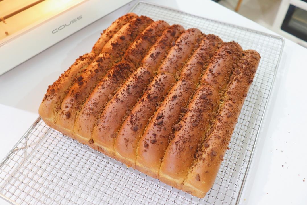 【咖啡奶酥排包】｜香炸整条街的面包的做法