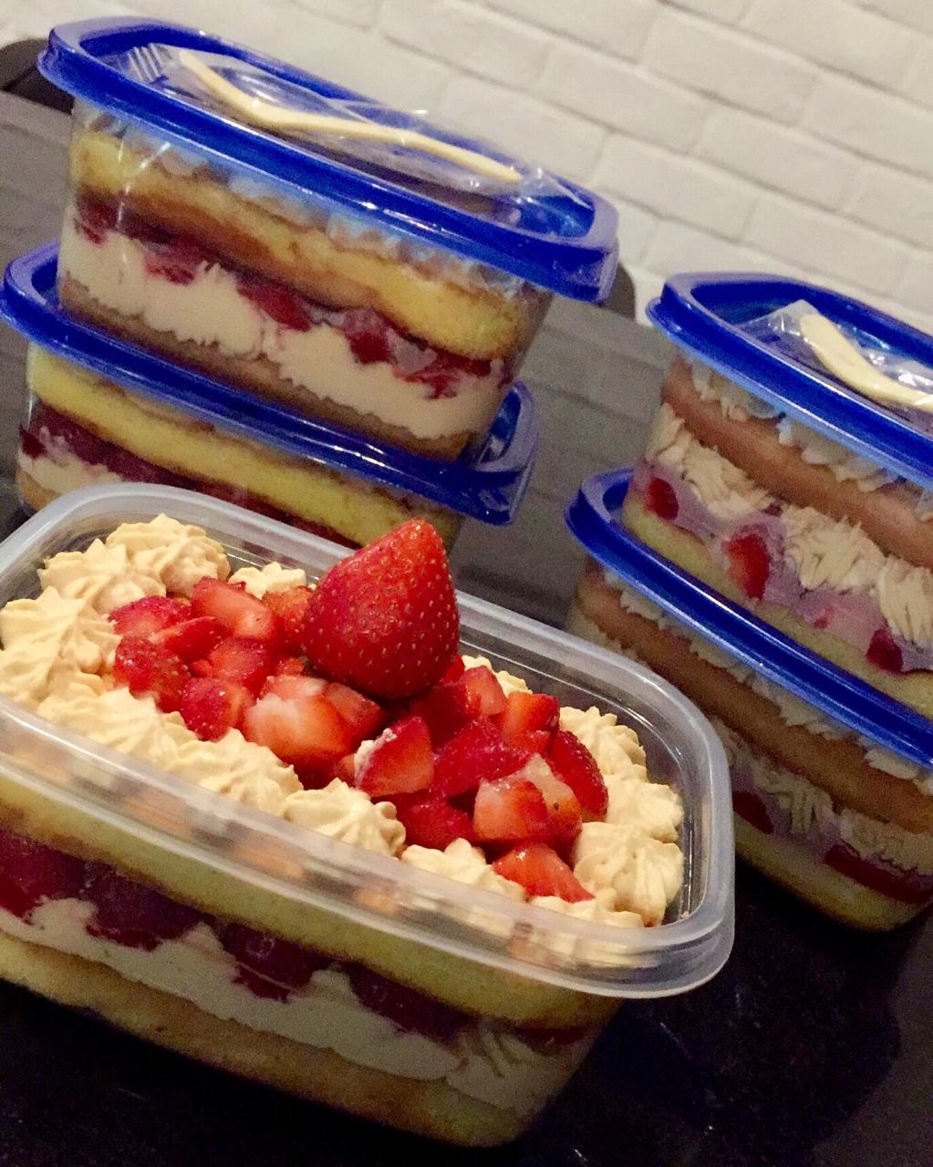 草莓盒子蛋糕Strawberry Cake Dessert