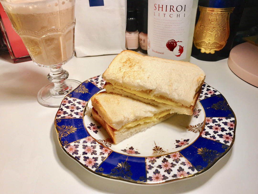 新加坡国民早餐：咖椰土司、半熟蛋与咖啡