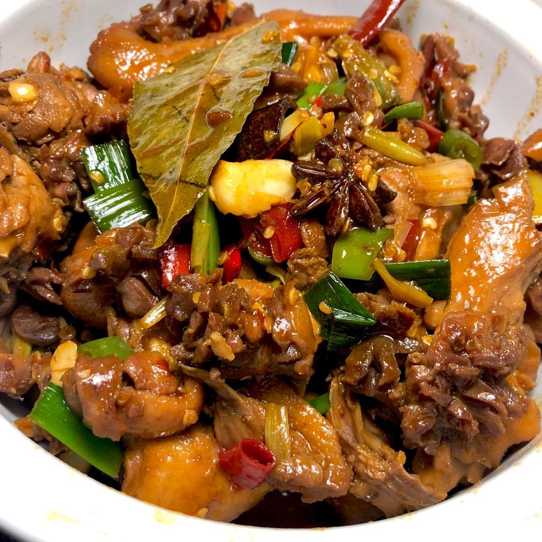厨师长教你：用土灶烧“乡村啤酒鸭”，味道安逸得不摆了