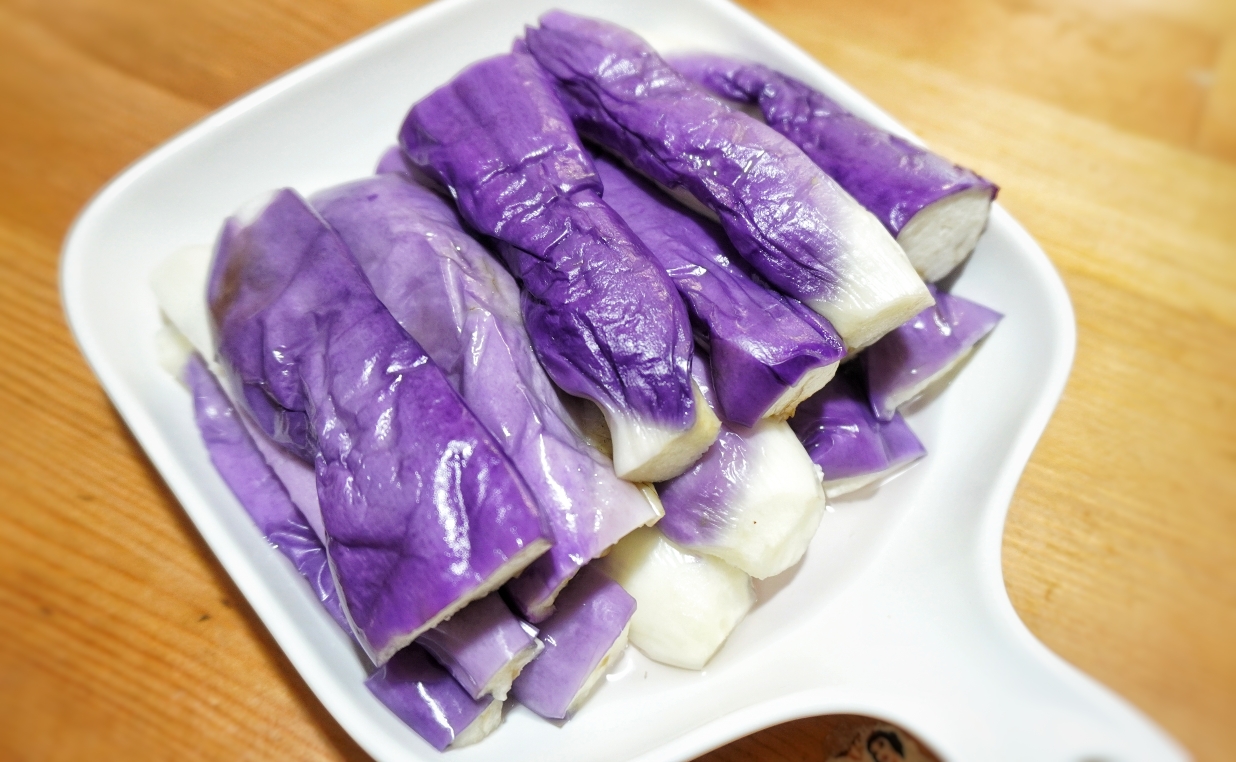 如何蒸出好看的紫色茄子的做法