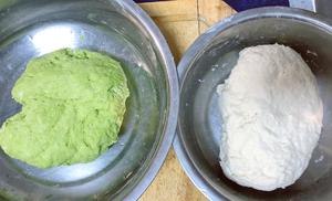 给夏天来抹绿色清新小可爱—几种奶香菠菜小馒头的做法 步骤2