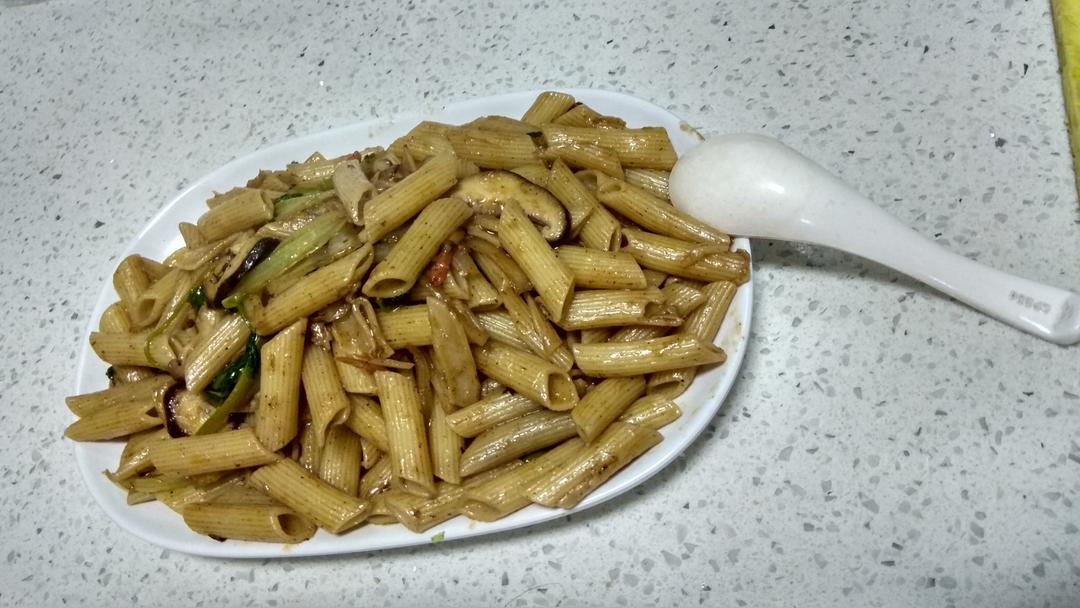 蔬菜炒意面
