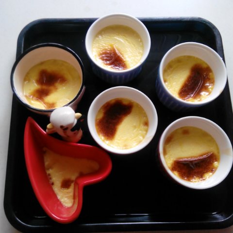 Crèmebrulée。法式烤布雷。焦糖布丁。