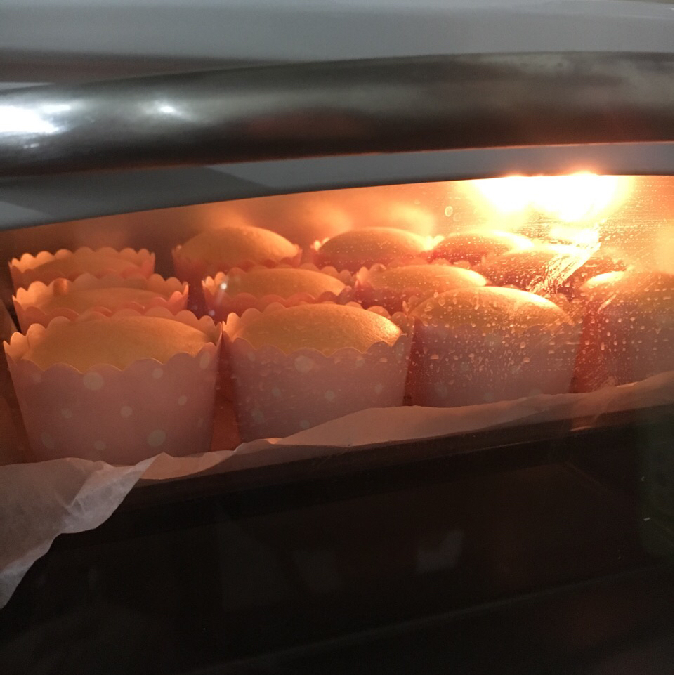 软绵绵戚风纸杯蛋糕