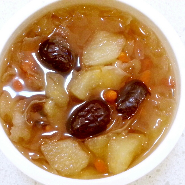 cannini做的清热润肺的冰糖银耳雪梨羹