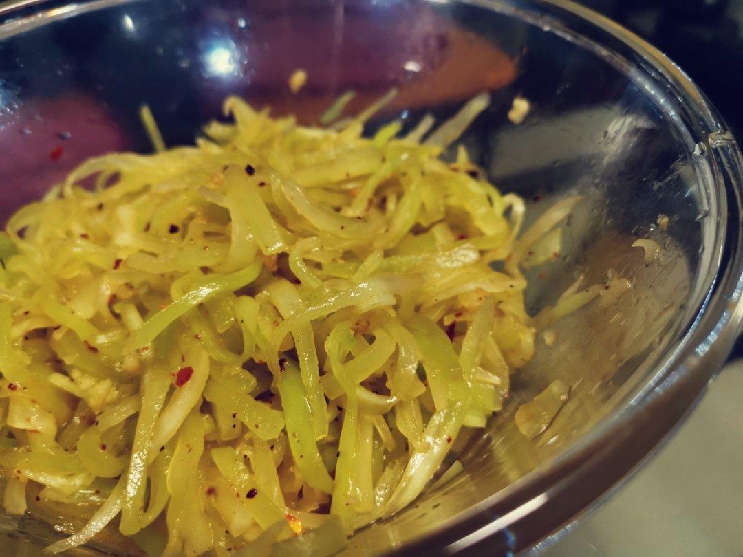 厨师长教你：夏日开胃小菜“凉拌莴笋丝”的家常做法，简单易学赶紧收藏吧