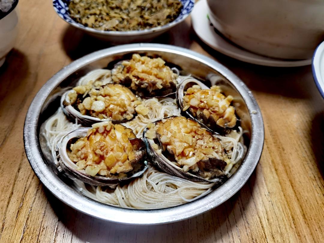 蒜蓉粉丝蒸鲍鱼