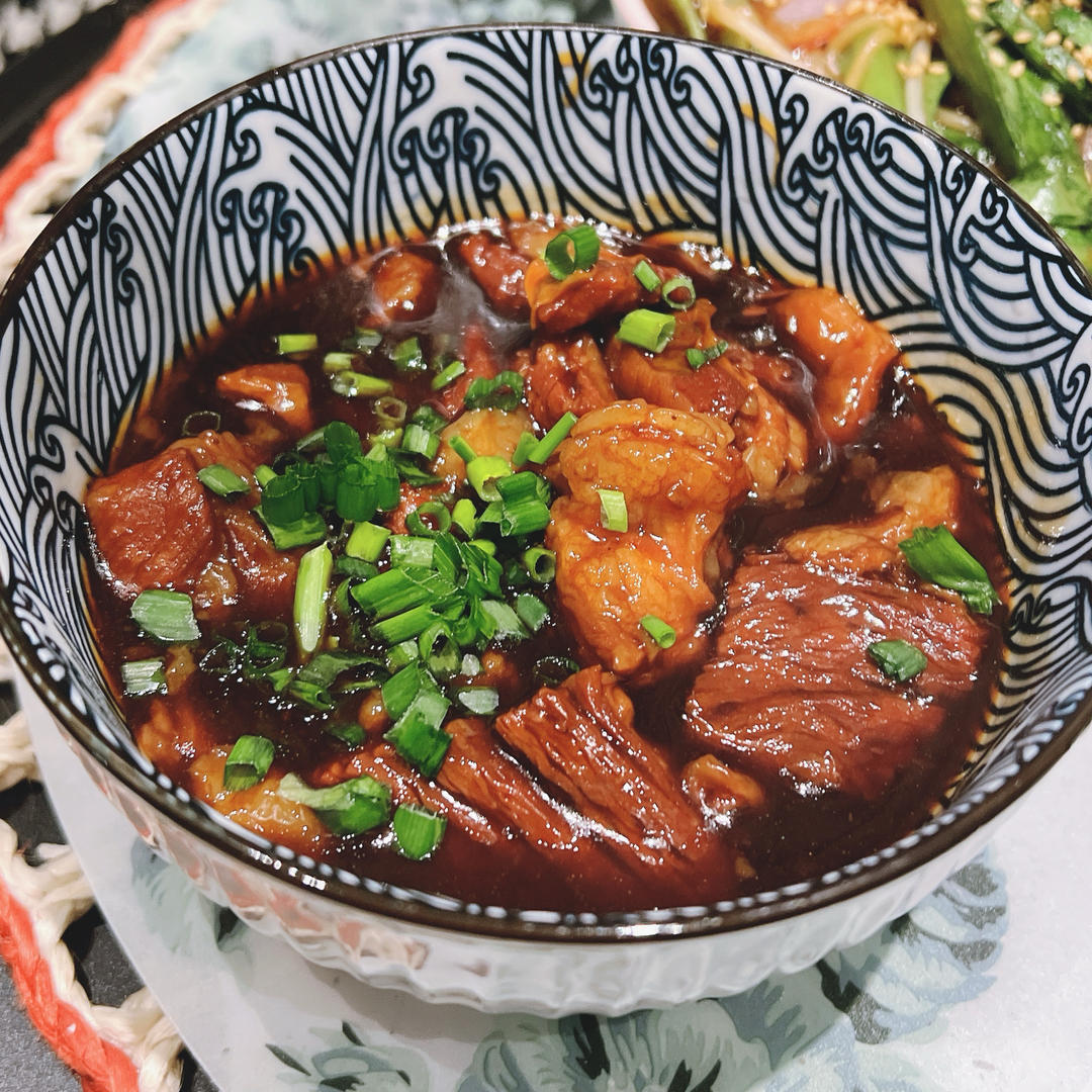 红烧牛腩煲