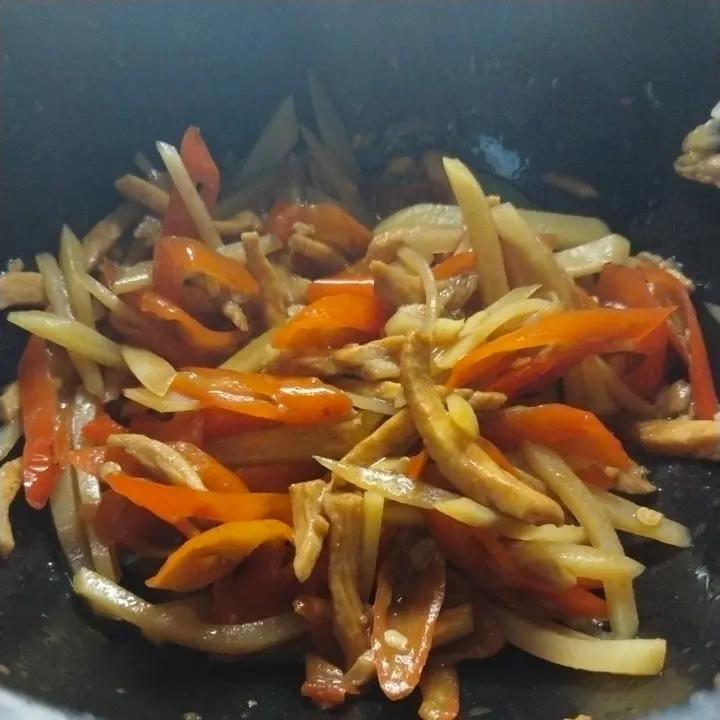 家常尖椒炒肉