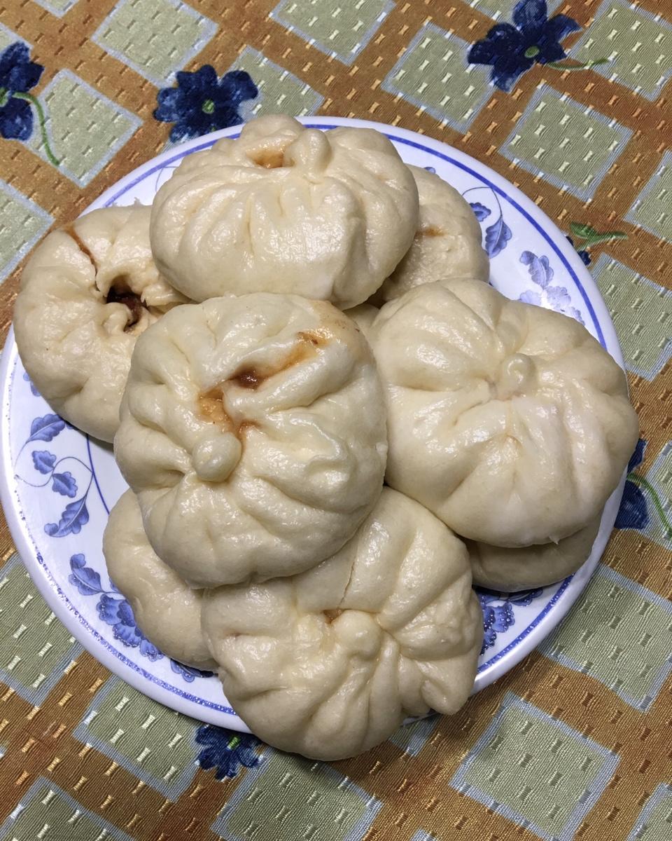 云朵般松软爆浆蜜汁叉烧包