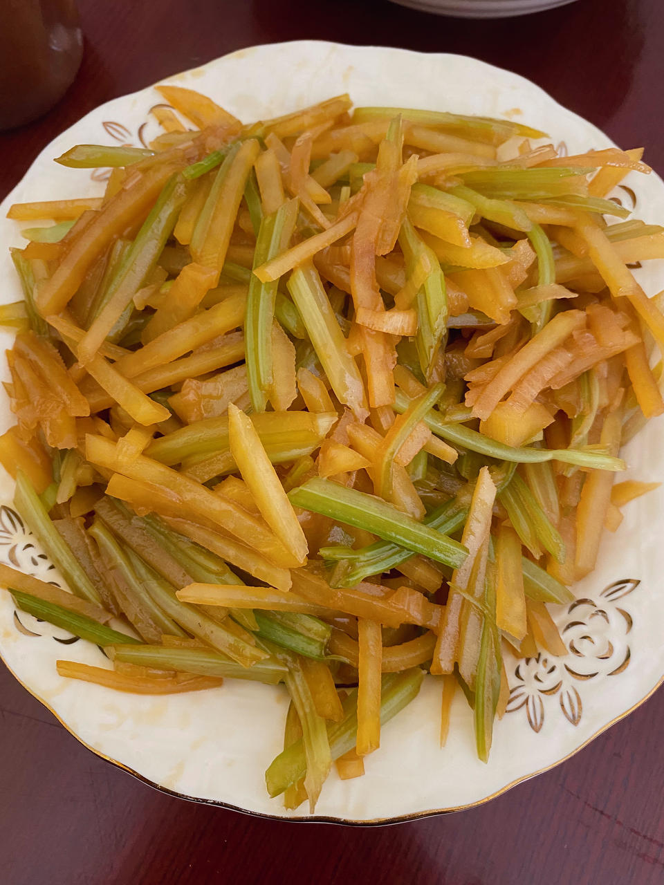 土豆丝炒芹菜