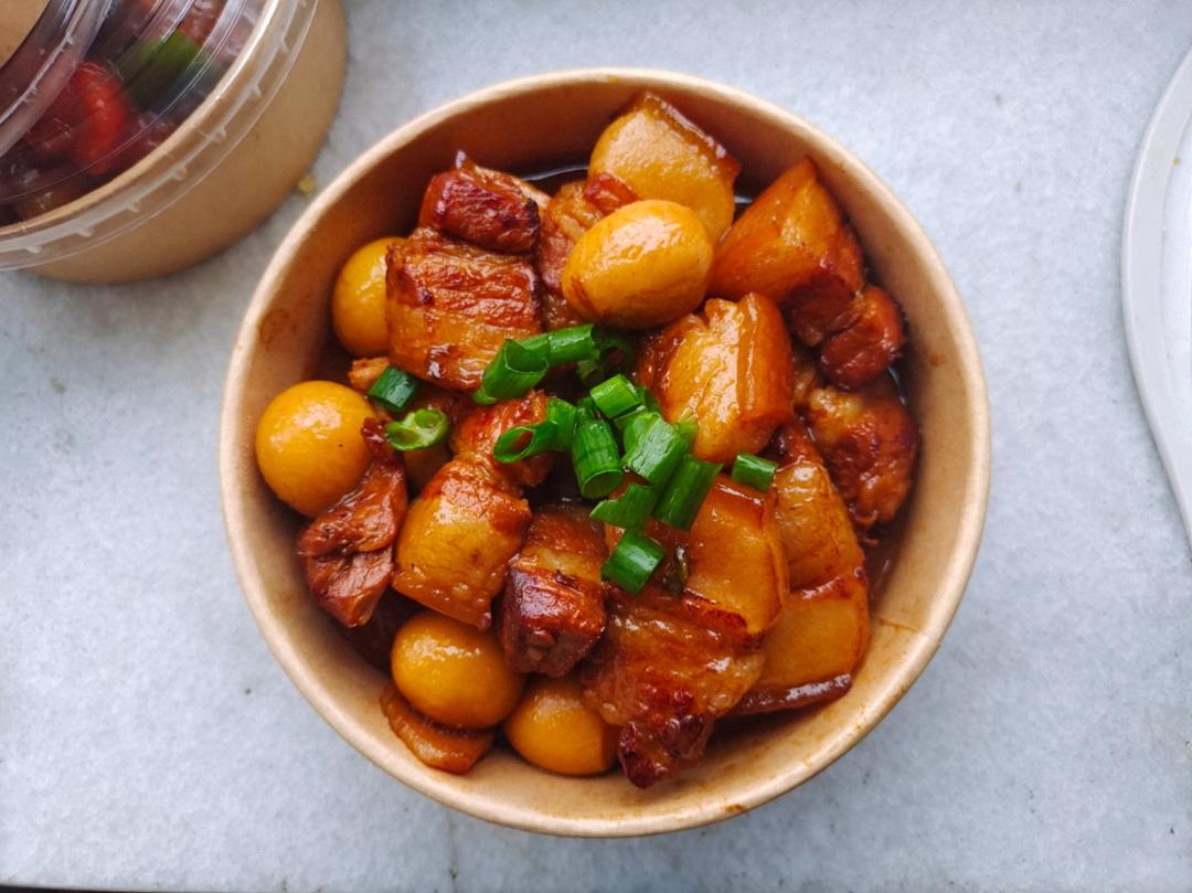 加了鹌鹑蛋后，这盘红烧肉，美味的逆天啦——鹌鹑蛋烧肉（孔瑶食谱）
